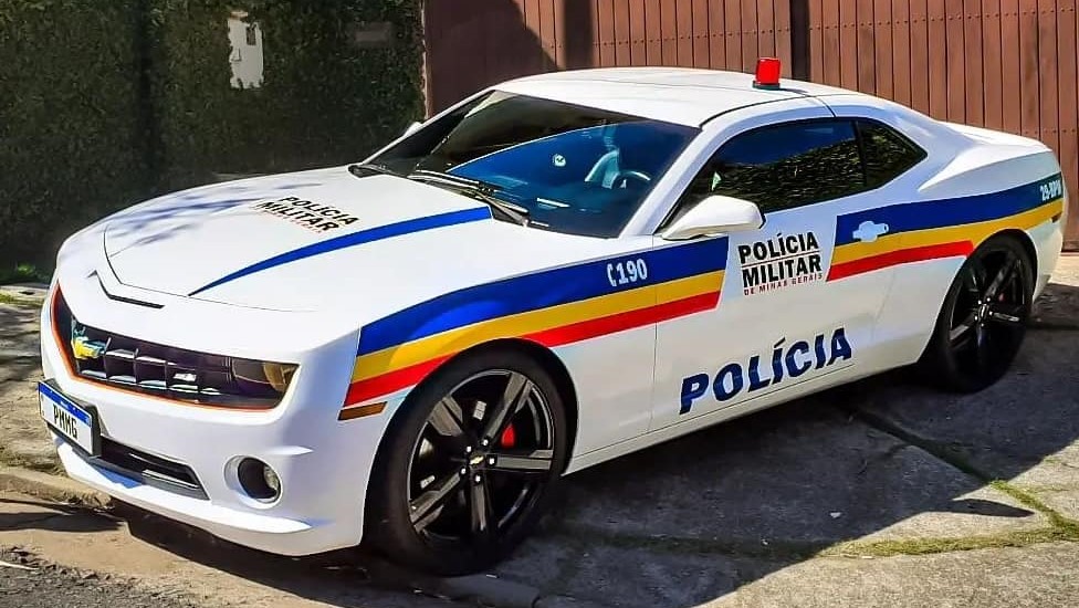 Polícia de MG tem Camaro: veja outros carros de luxo que viraram viatura -  21/11/2021 - UOL Carros